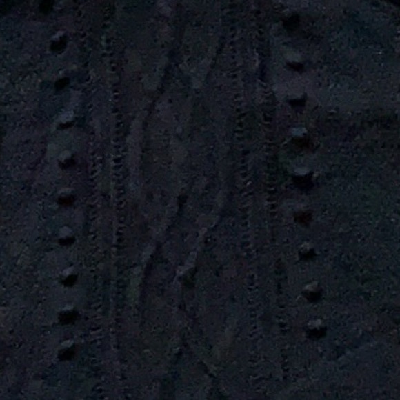 🖤PONCHO🖤 Black Knit Pom Pom Poncho in Excellent Condition 🖤 NICE and SOFT🖤 - Picture 5 of 8